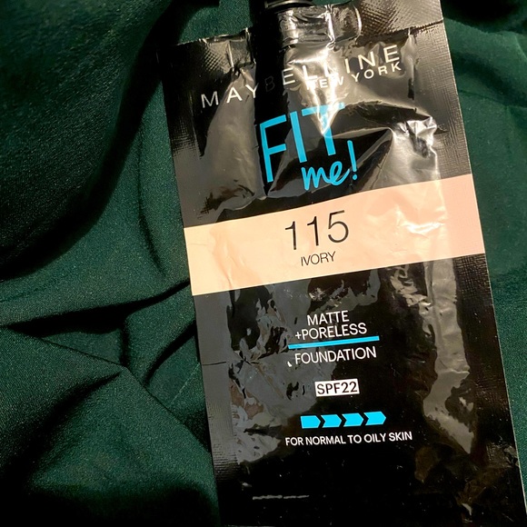 Maybelline New York FIT me! Shade-Ivory 115 - Picture 3 of 5
